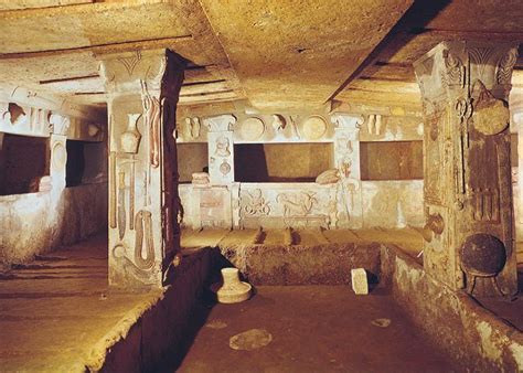 Sarcophagus of the Countess of Chedis - Bir Antik Roman Hazinesi! Yaratıcı Dokunuşlarla İncelikle İşlenmiş!